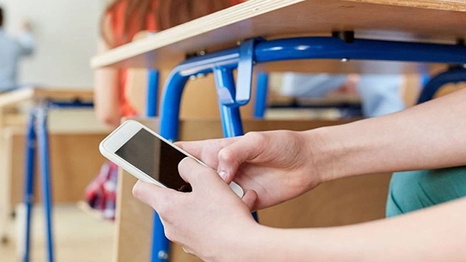 Okullarda Cep Telefonu Yasağı Teknoloji Bağımlılığı Riskini Azaltıyor