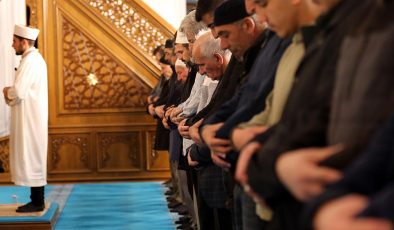 Yurt genelindeki camilerde Gazze için dua edildi
