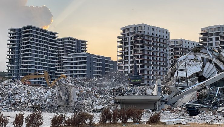 Deprem bölgesinde yıkılamayan binalar için “hızlı karar” süreci başlıyor