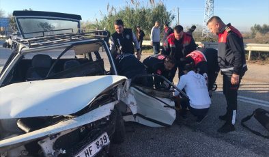 Osmaniye’de iki otomobilin çarpıştığı kazada 4 kişi yaralandı