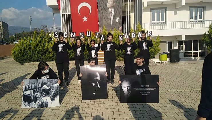 Atatürk, Şiirler ve Sevdiği Şarkılar ile Anıldı