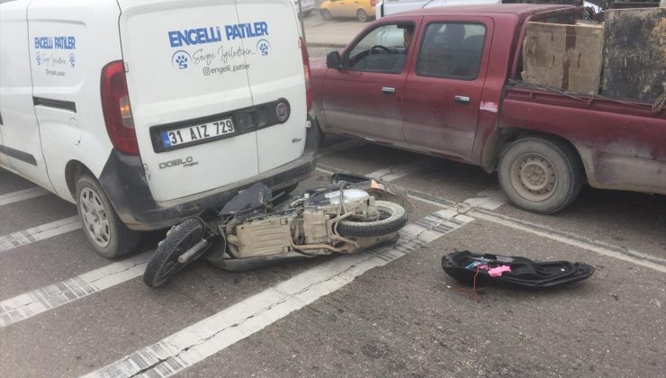 Otomobile Çarpan Motosiklet Sürücüsü Yaralandı