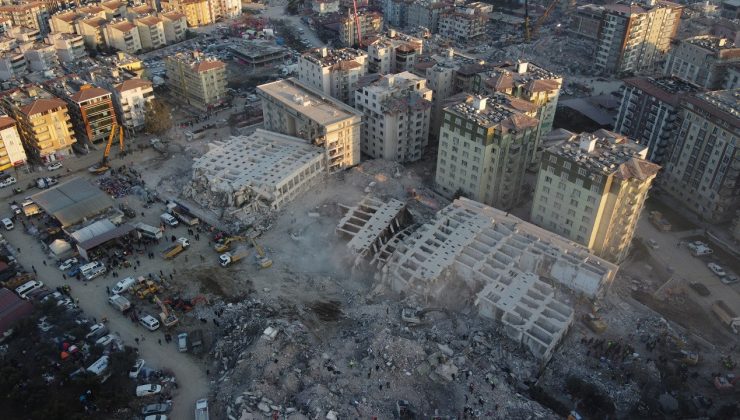 Rönesans Rezidans’ın depremde yıkılmasıyla ilgili 8 sanığa dava