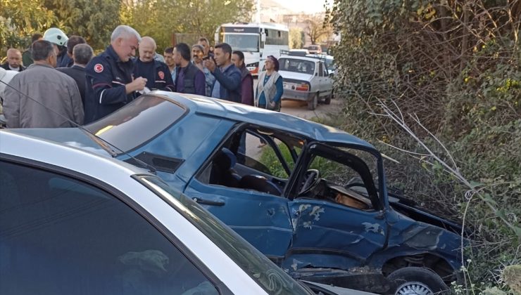 İki otomobilin çarpıştığı kazada 6 kişi yaralandı