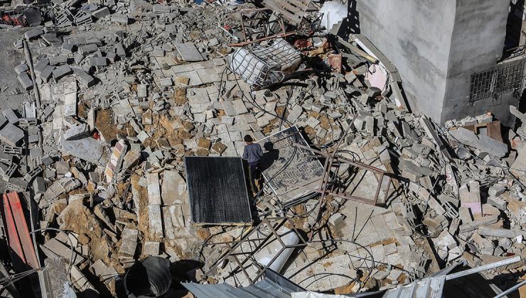 İsrail ordusu Gazze’de 7 katlı binayı bombaladı