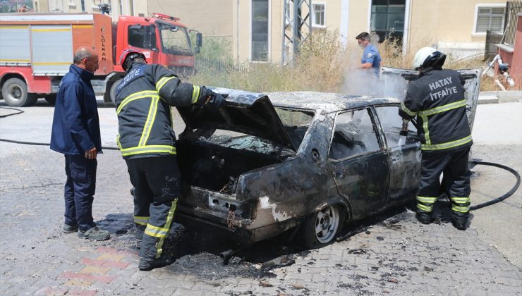 Seyir Halindeki Otomobilde Çıkan Yangın Söndürüldü